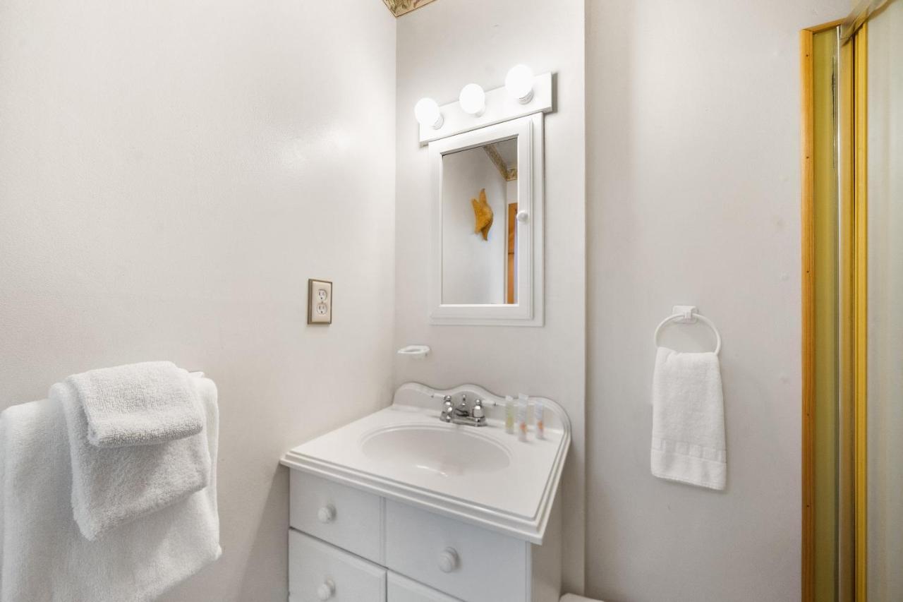 Cozy Condo By Tripp Lake Warrensburg Esterno foto